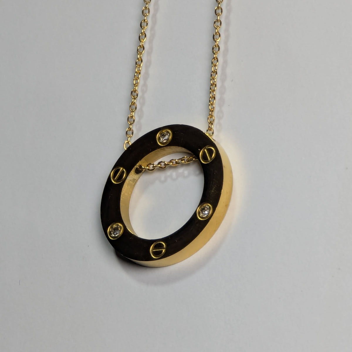 Cartier Love Pendant – Classic Circle Charm Necklace (18K Gold Plated)